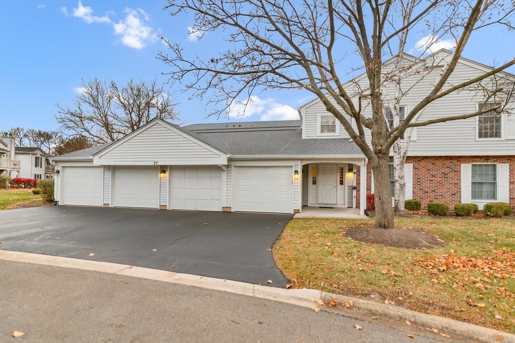 23 Glencoe Court 202-b, Naperville
