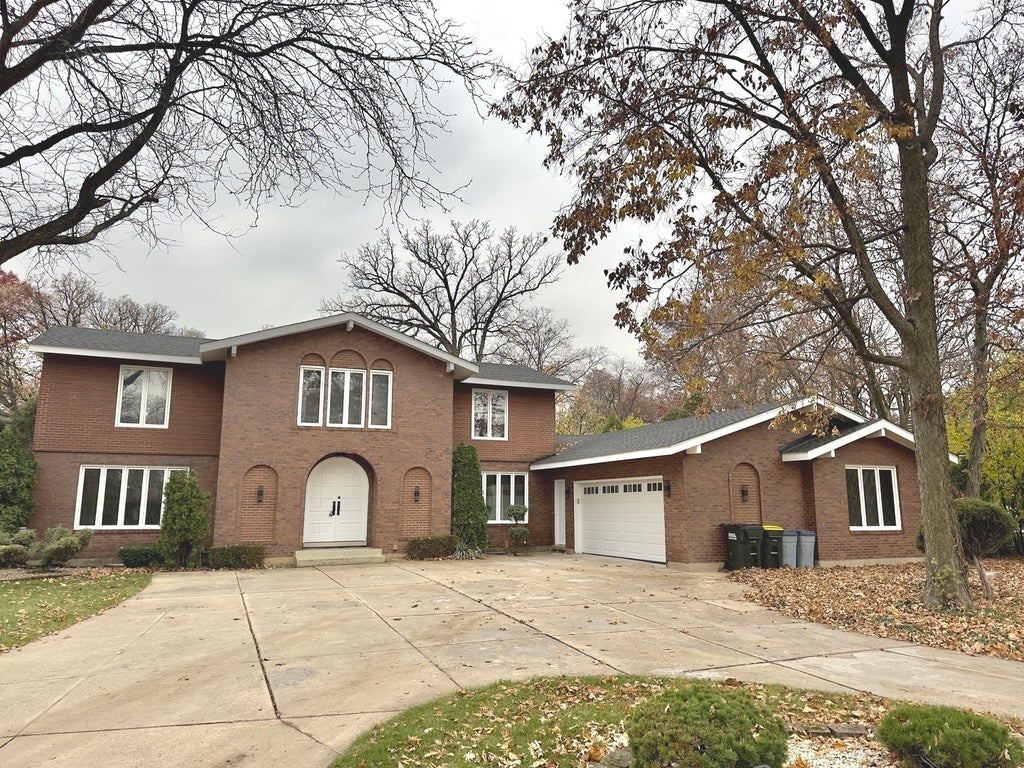 806 Wildwood Court, Oak Brook