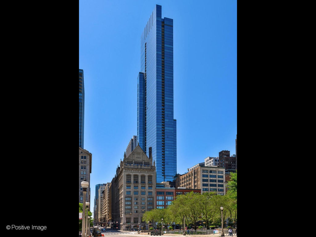 60 East Monroe Street 2001, Chicago, 60603