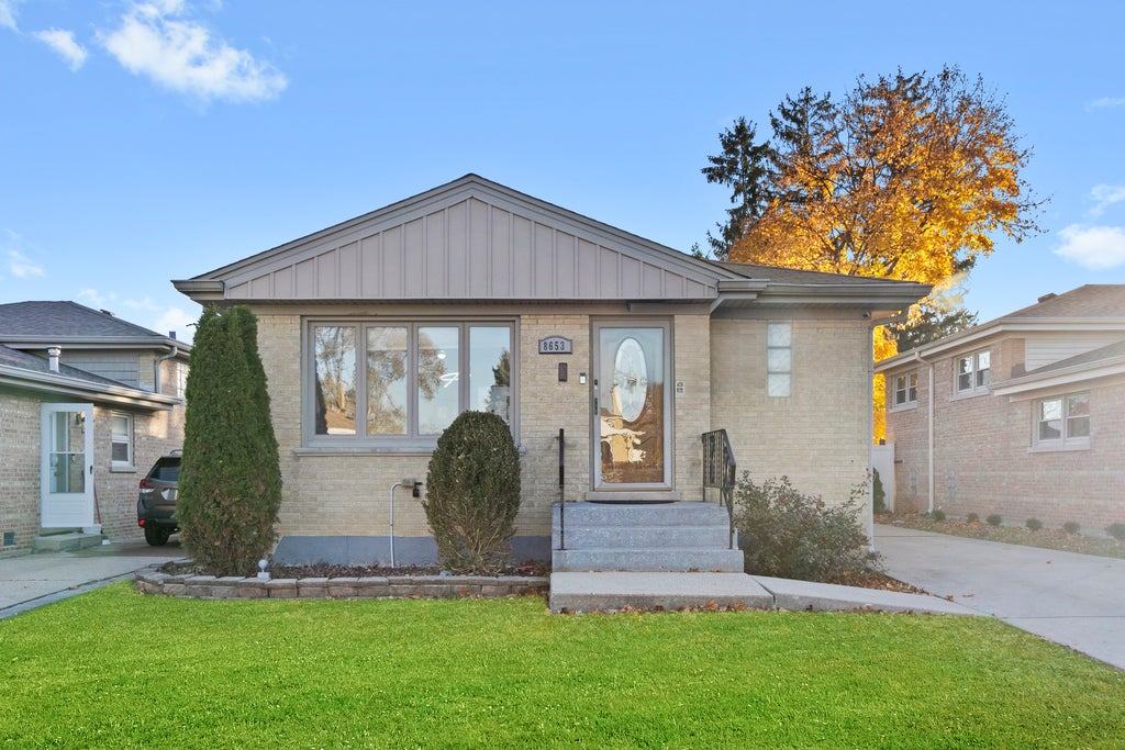 8653 North Merrill Street, Niles