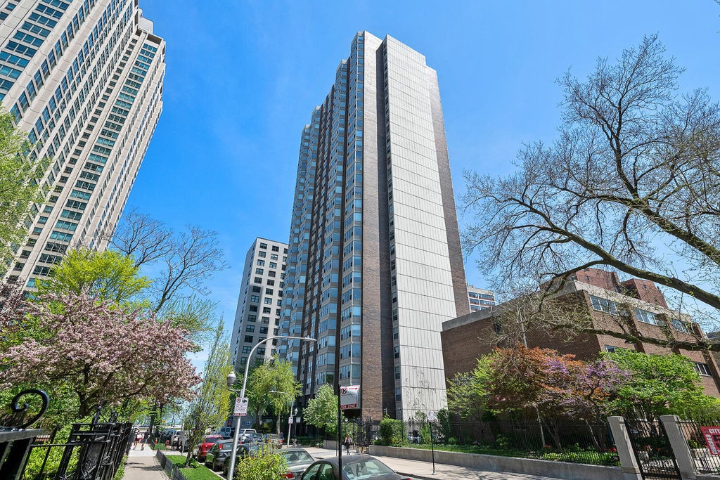 525 West Hawthorne Place 1608, Chicago, 60657
