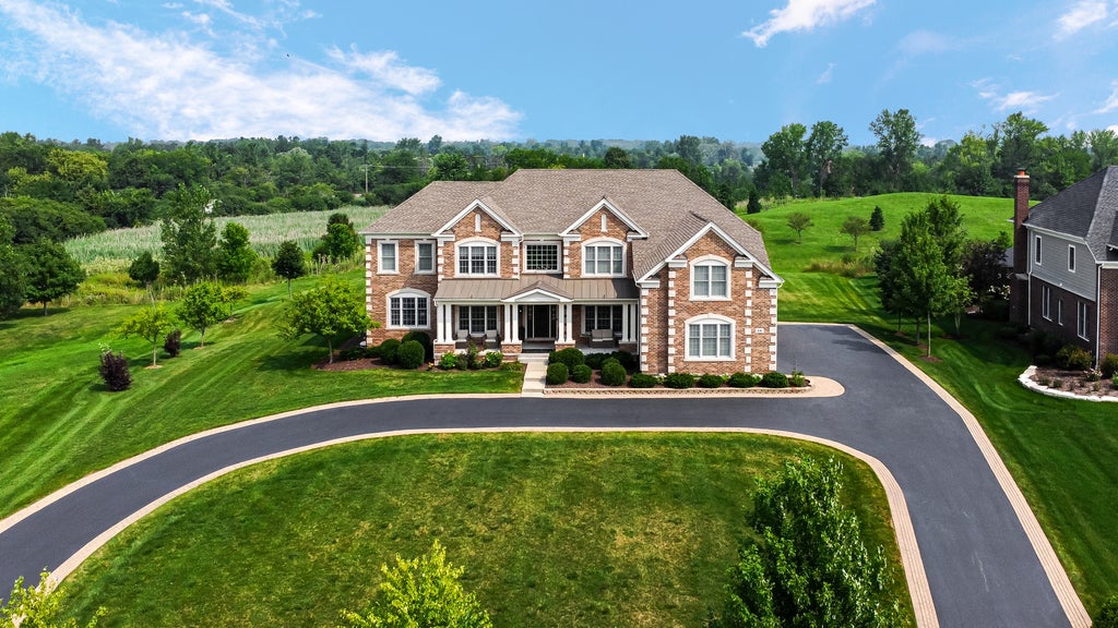 28 Shenandoah Circle, South Barrington