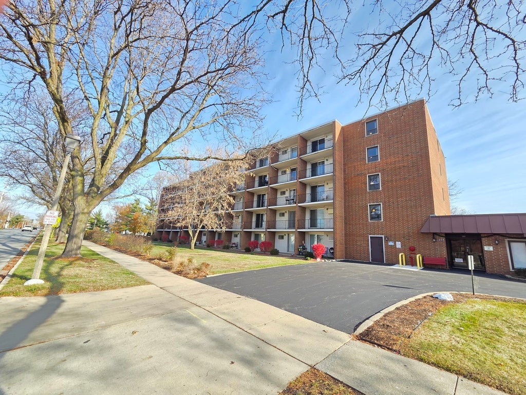 255 South West Avenue S 214, Elmhurst