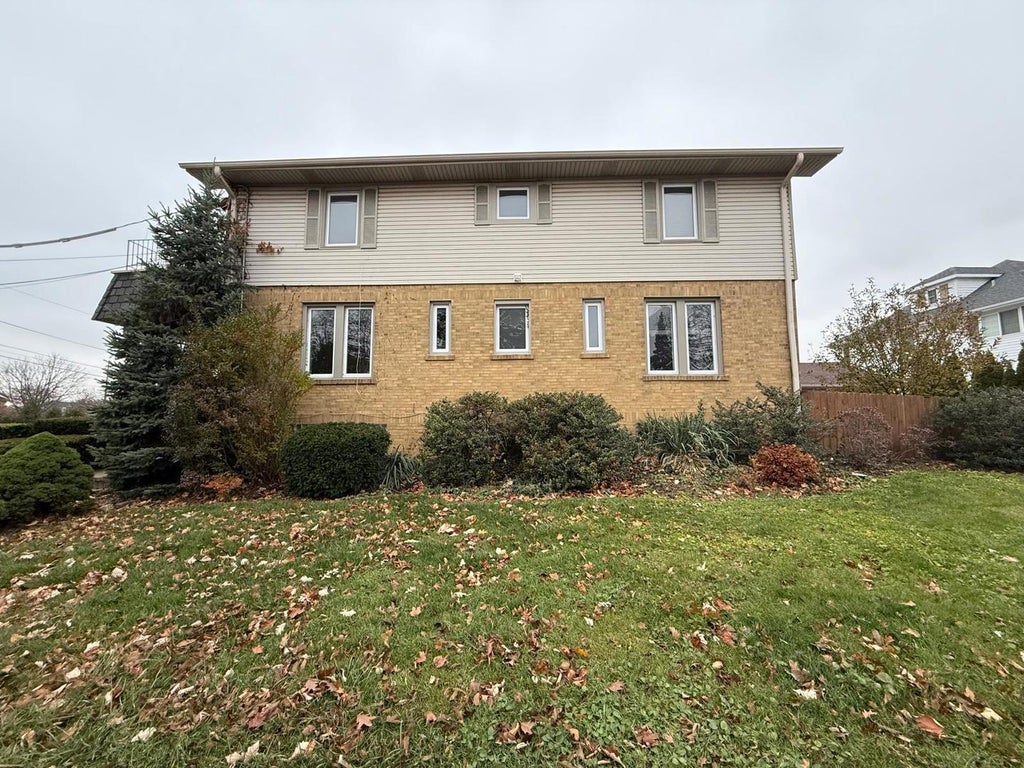 1420 Oakton Street, Park Ridge