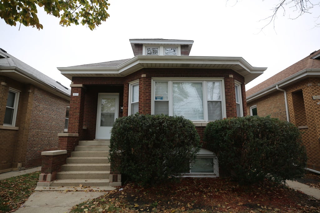 3031 North Marmora Avenue, Chicago