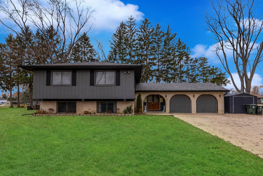 4n580 Chatham Court, West Chicago