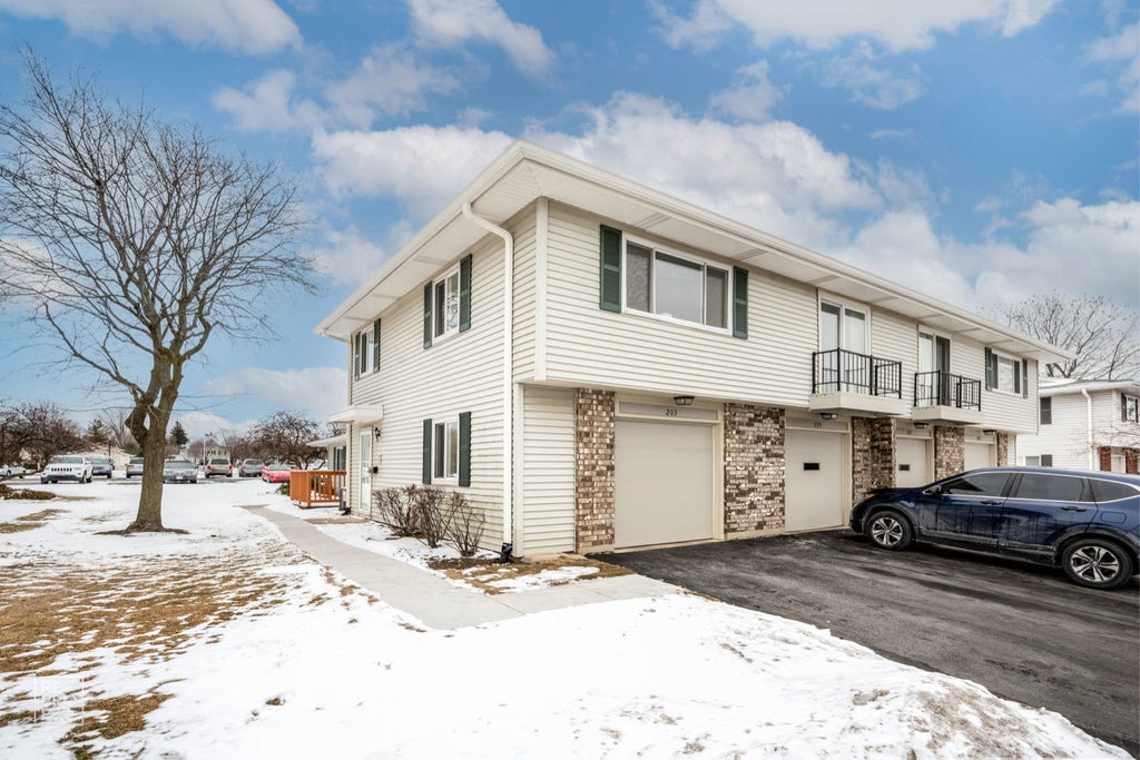 203 Barcliffe Lane 203, Schaumburg