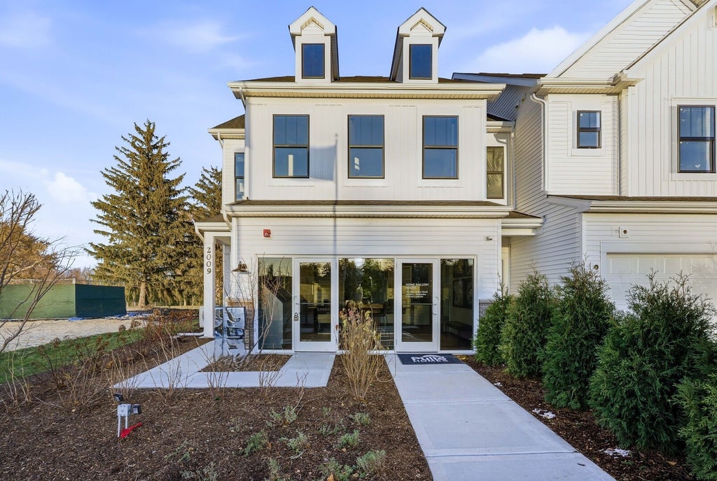 1988 Leiter Way 13001, Hoffman Estates