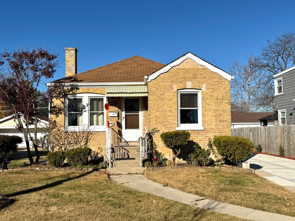 886 East Thacker Street, Des Plaines