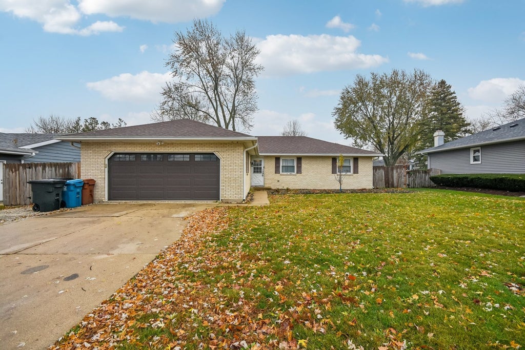 1071 Almond Drive, Aurora