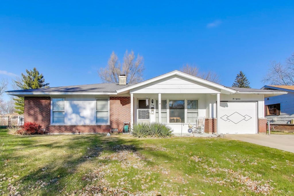 218 Greenbriar Street, Elk Grove Village