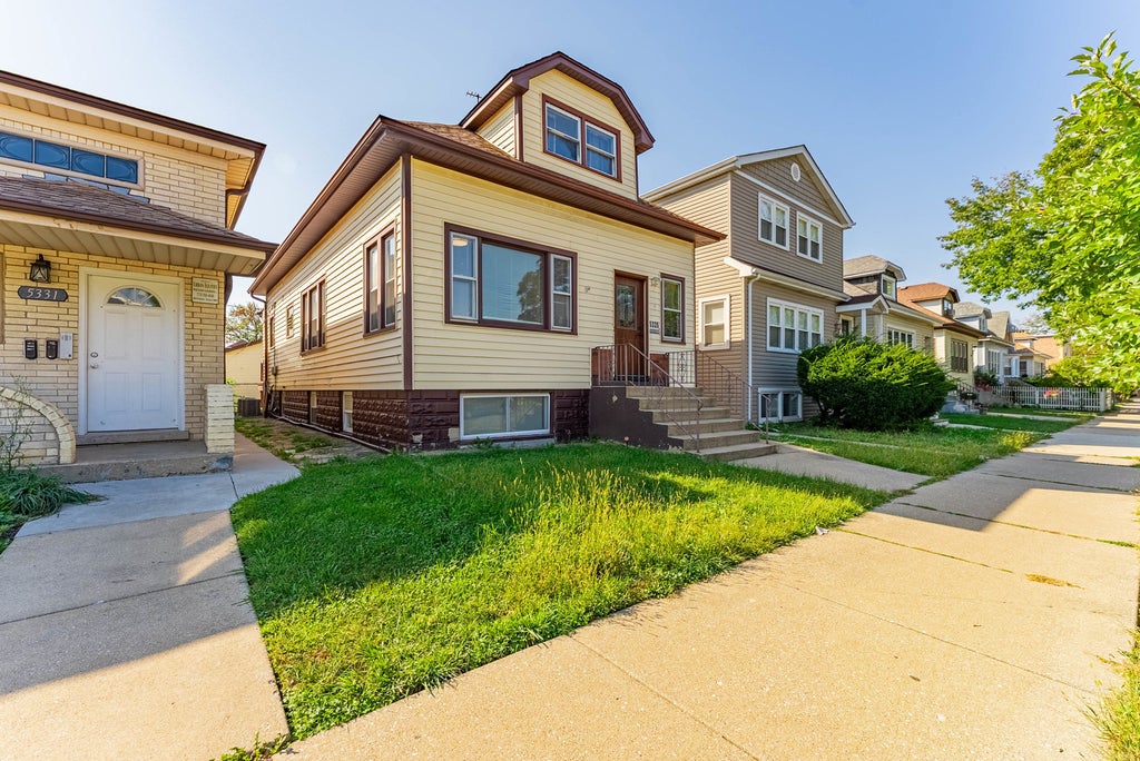 5335 West Barry Avenue, Chicago