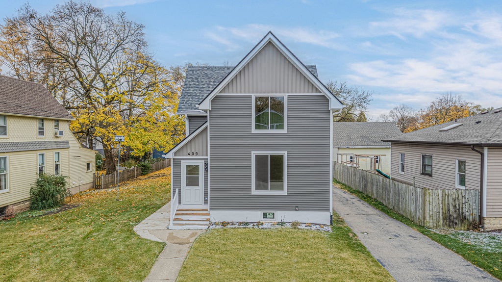 409 Algona Avenue, Elgin