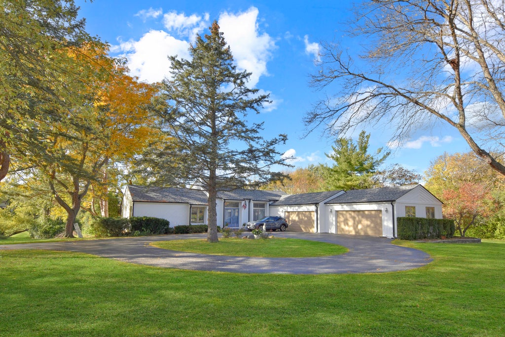 23400 West Cattail Lane, Barrington