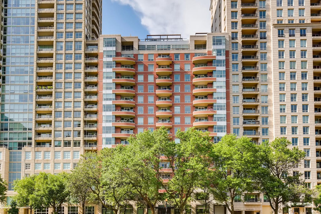 270 East Pearson Street 1402, Chicago, 60611