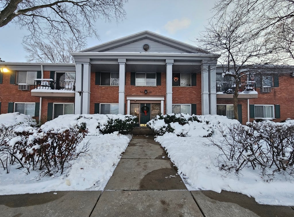 603 East Falcon Drive 104a, Arlington Heights