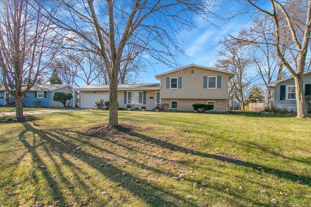 426 Thunderbird Trail, Carol Stream