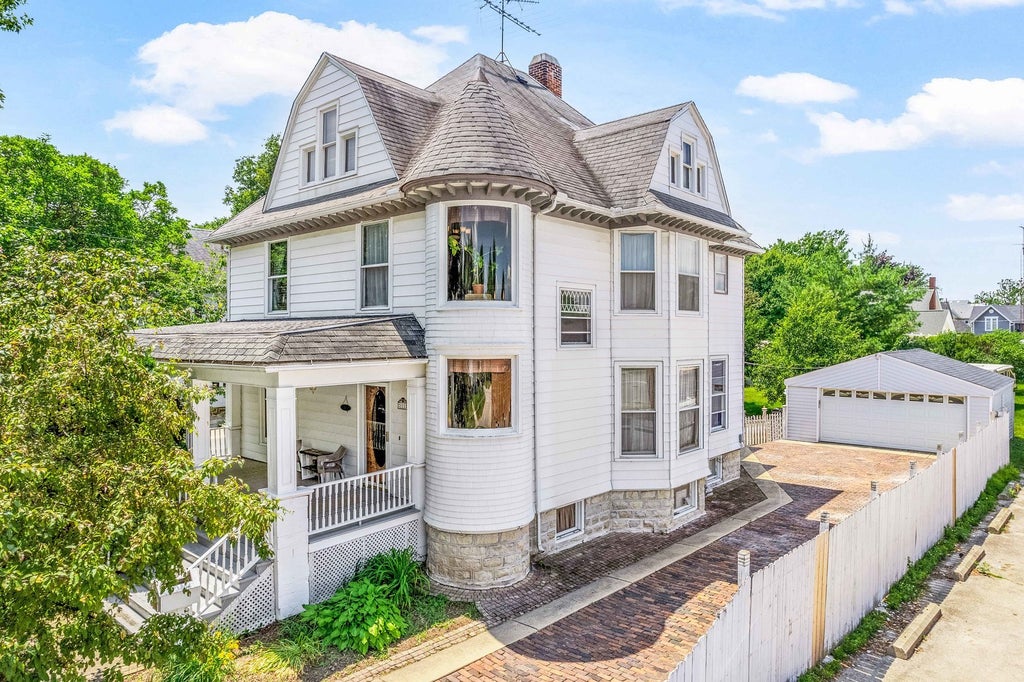 111 South Sycamore Street, Genoa