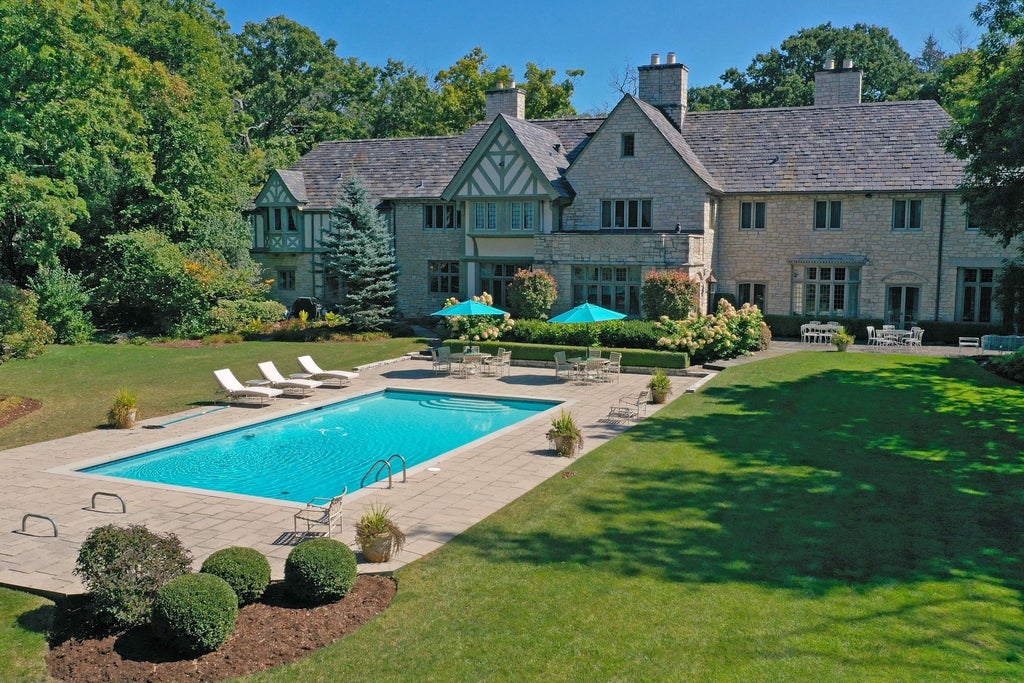 1650 Green Bay Road, Lake Bluff, 60044