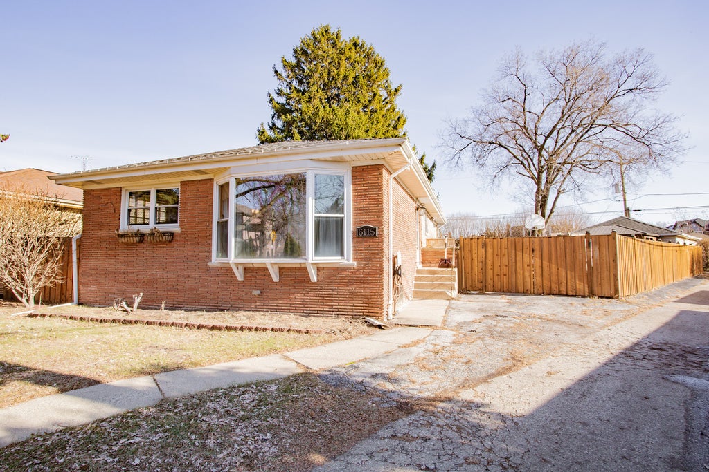 6115 North Kildare Avenue, Chicago