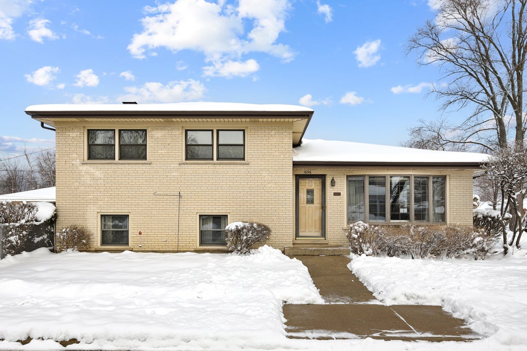 1696 South Elm Street, Des Plaines