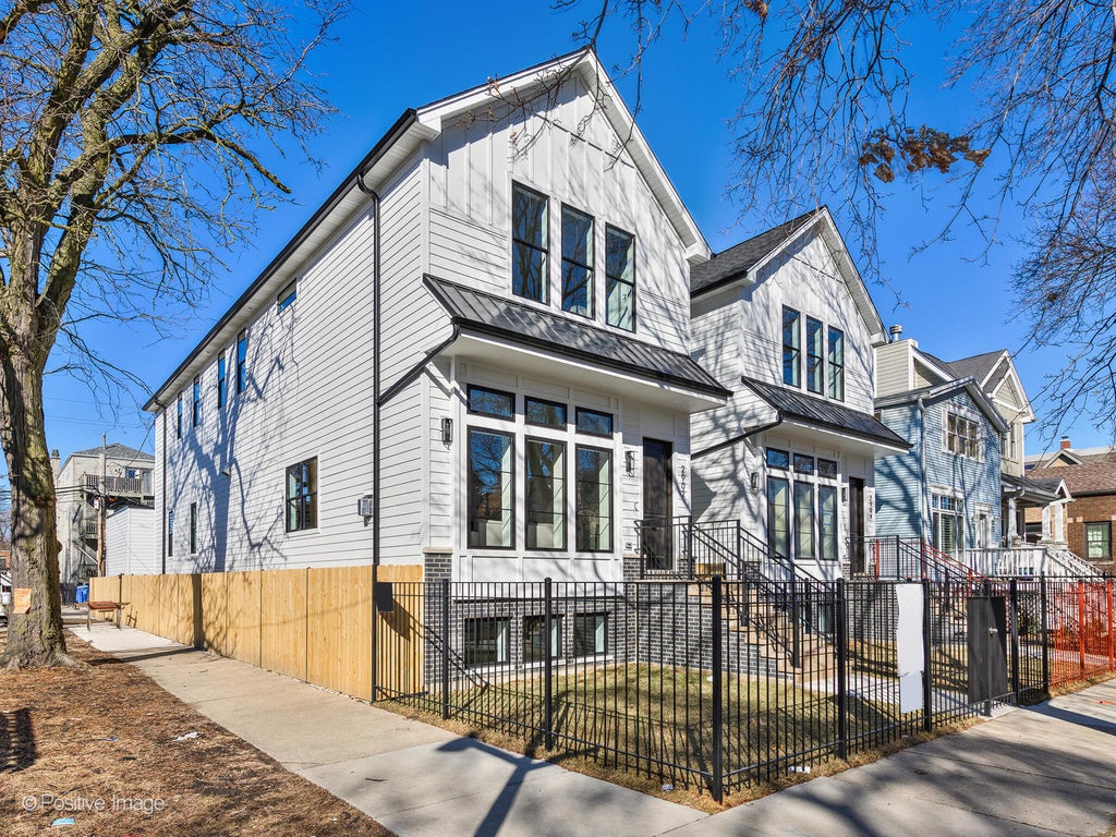 2902 North Seeley Avenue, Chicago, 60618