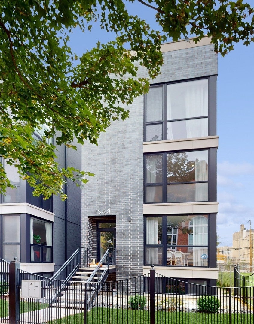 1350 North Claremont Avenue 1, Chicago