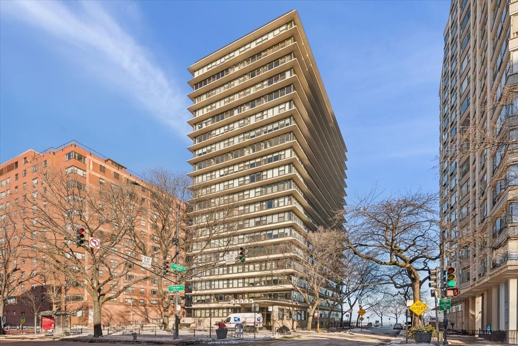 5801 North Sheridan Road 2b, Chicago, 60660