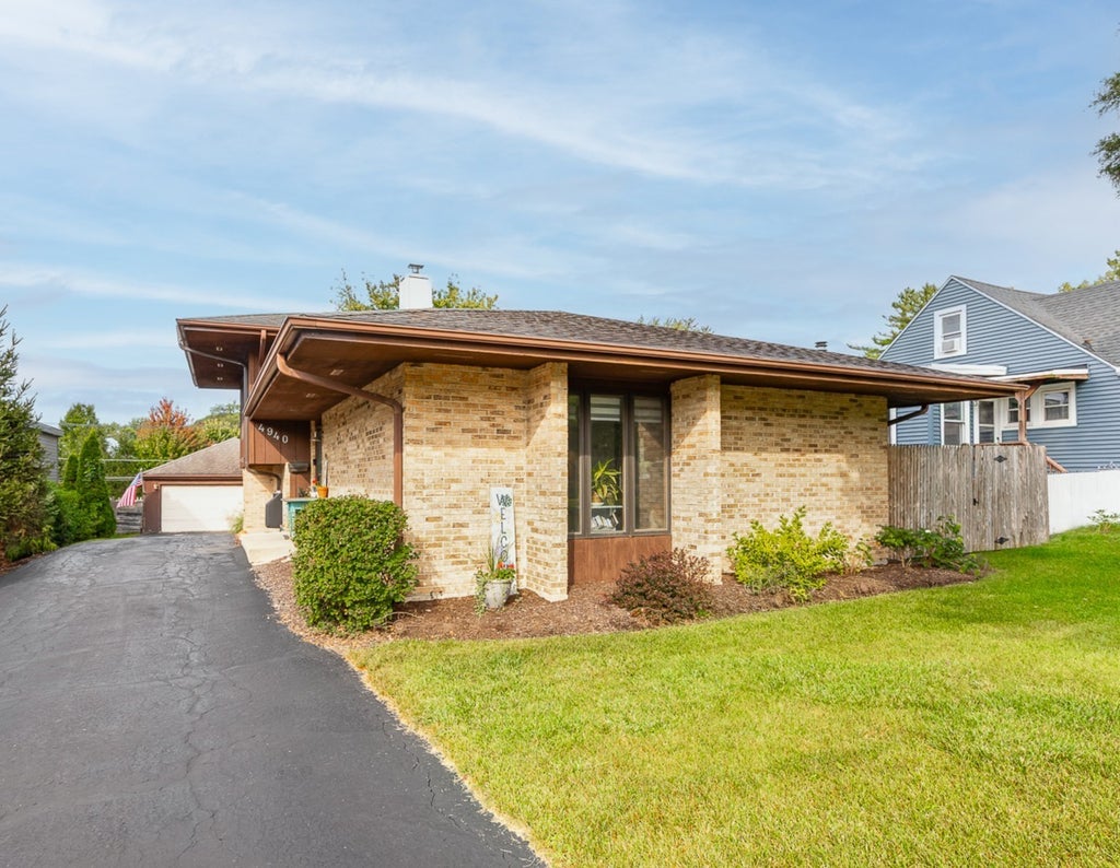 4940 Cornell Avenue, Downers Grove