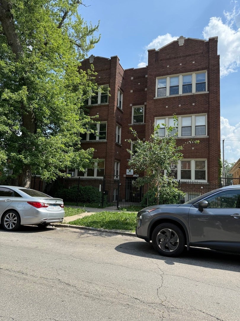 4027 West Crystal Street 2, Chicago, 60651