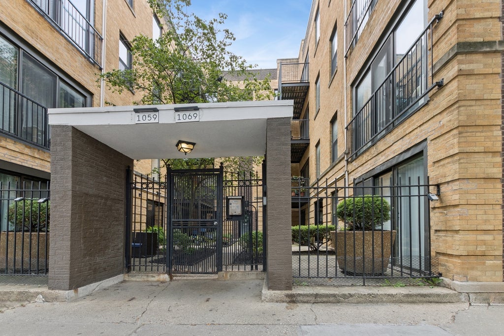 1069 West Foster Avenue 1c, Chicago