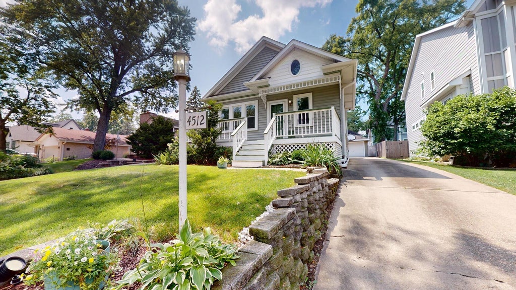 4512 Saratoga Avenue, Downers Grove