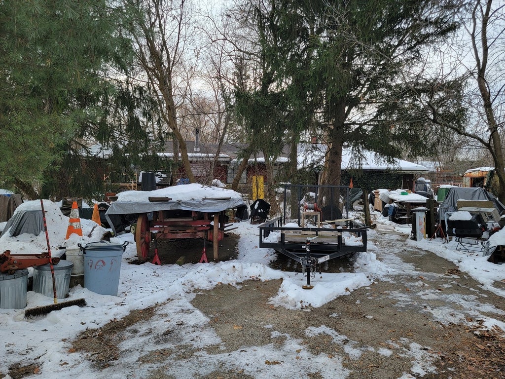 24w330 Central Avenue, Roselle