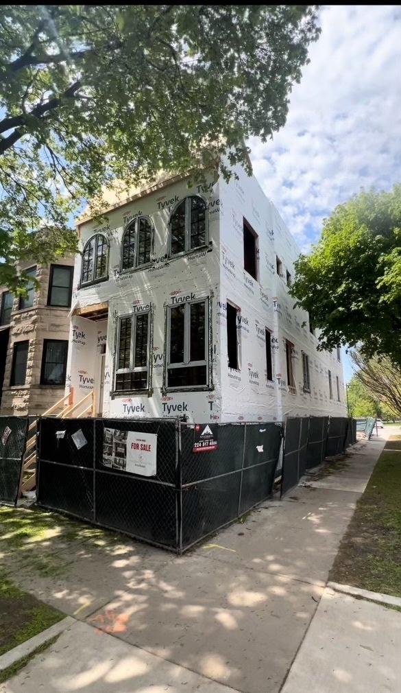 3456 North Claremont Avenue, Chicago, 60657