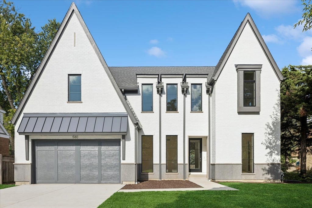 580 South Kearsage Avenue, Elmhurst