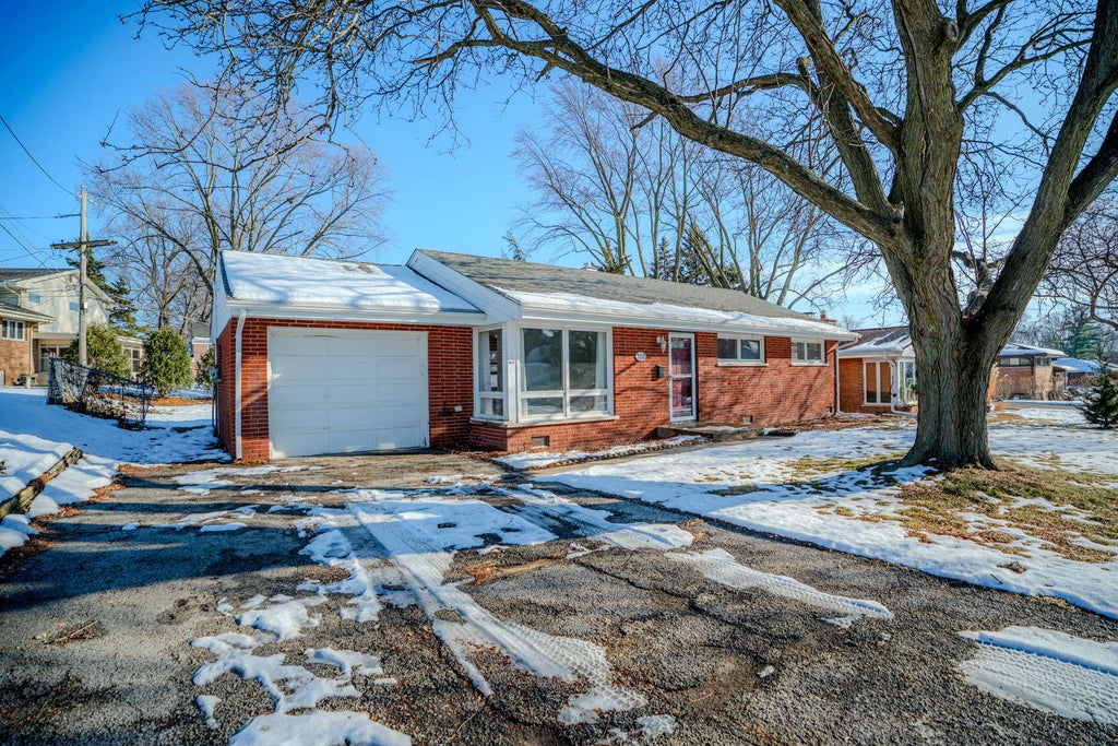 307 Hill Avenue, North Aurora