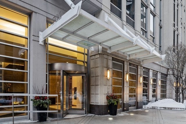 700 North Larrabee Street 1111, Chicago, 60654