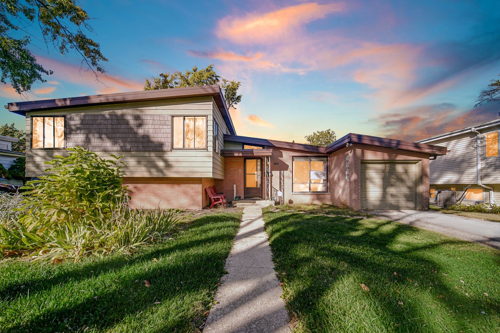 714 West Pleasant Street, Villa Park