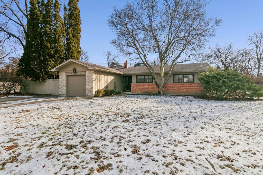 840 Auburn Court, Highland Park, 60035