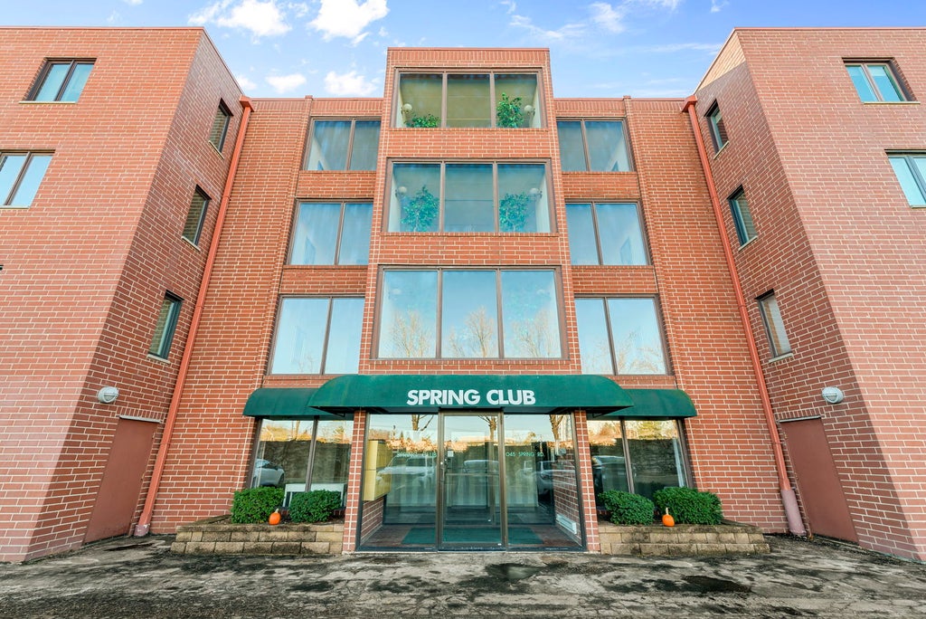 1s045 Spring Road 1d, Oakbrook Terrace