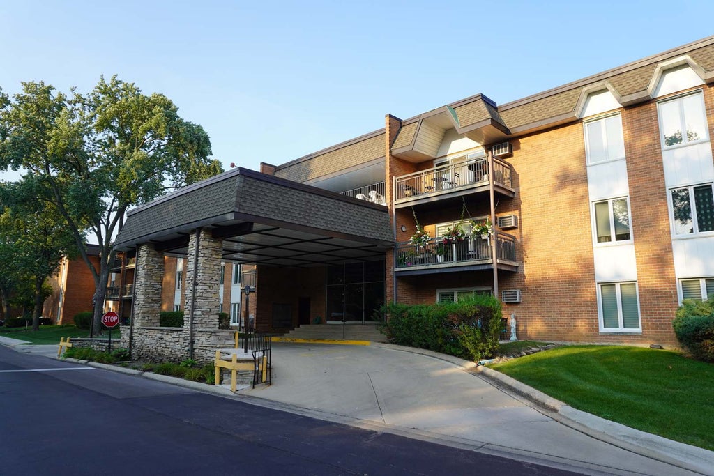 4250 Saratoga Avenue L305, Downers Grove