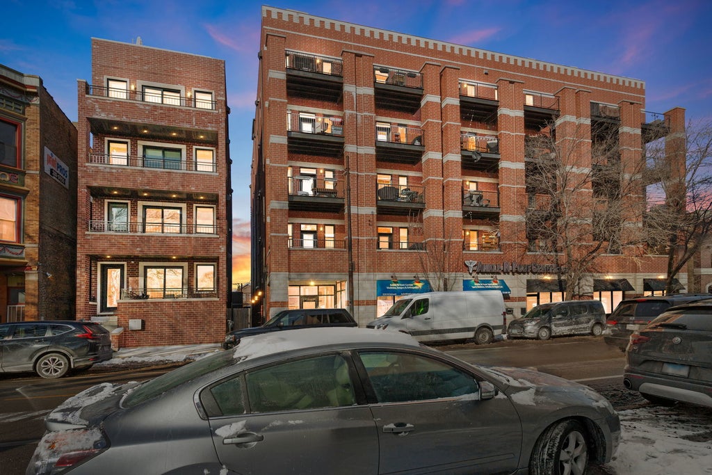 2222 West Belmont Avenue 203, Chicago, 60618
