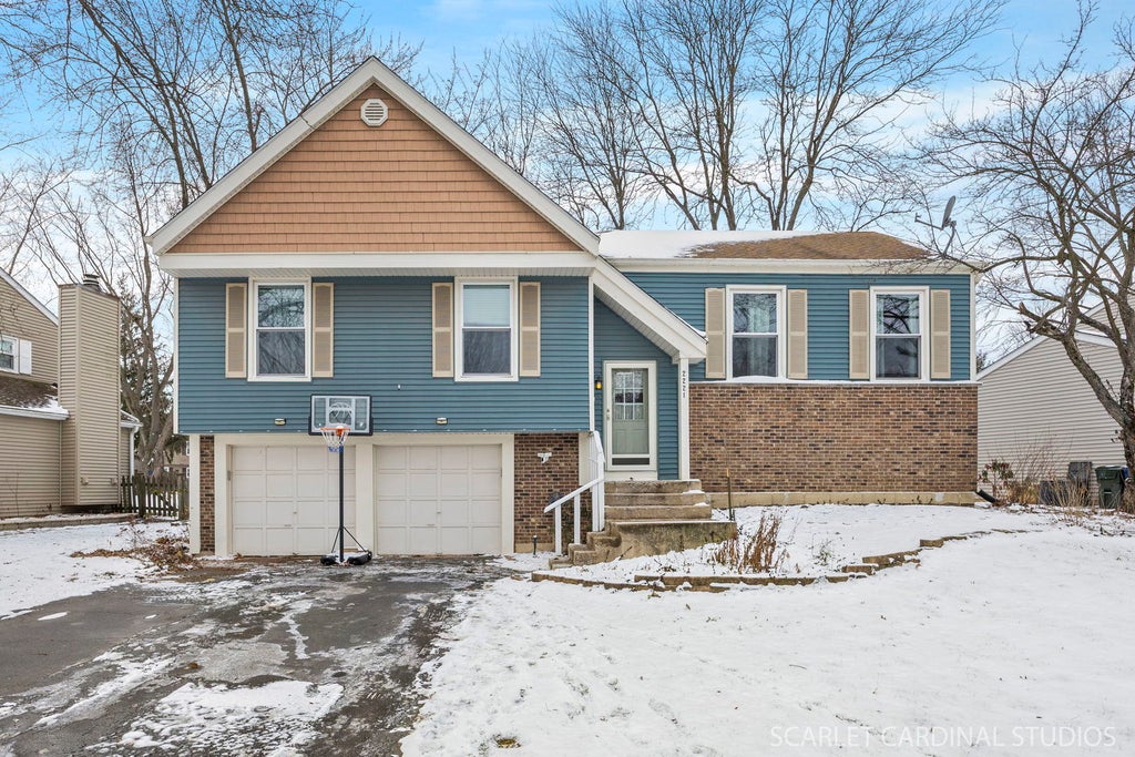 2221 Woodland Circle, Naperville