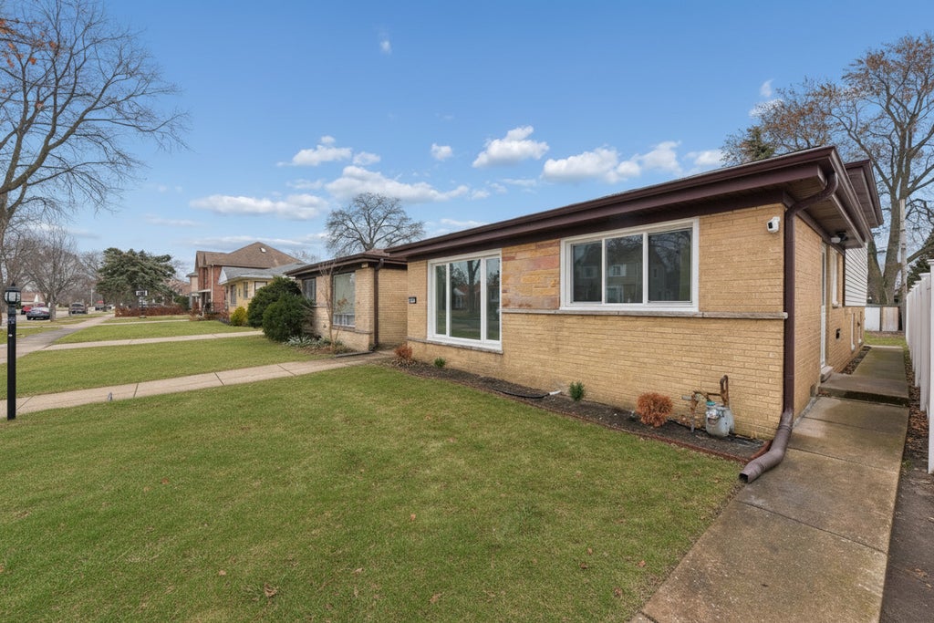 5829 Madison Street, Morton Grove