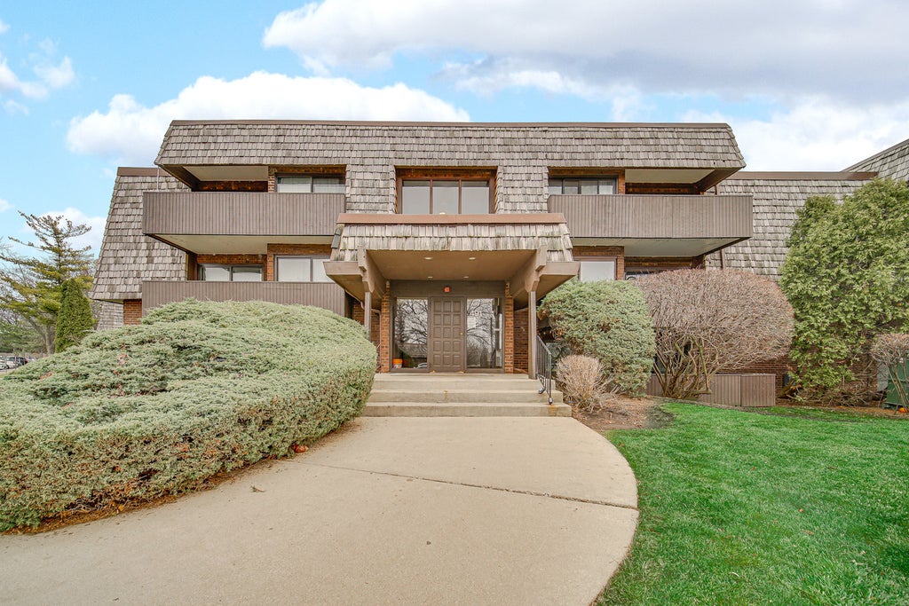 491 Timber Ridge Drive 101, Carol Stream