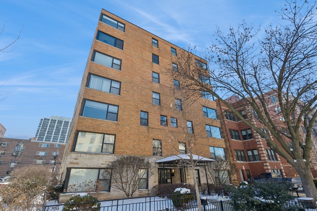 525 West Aldine Avenue 1e, Chicago, 60657