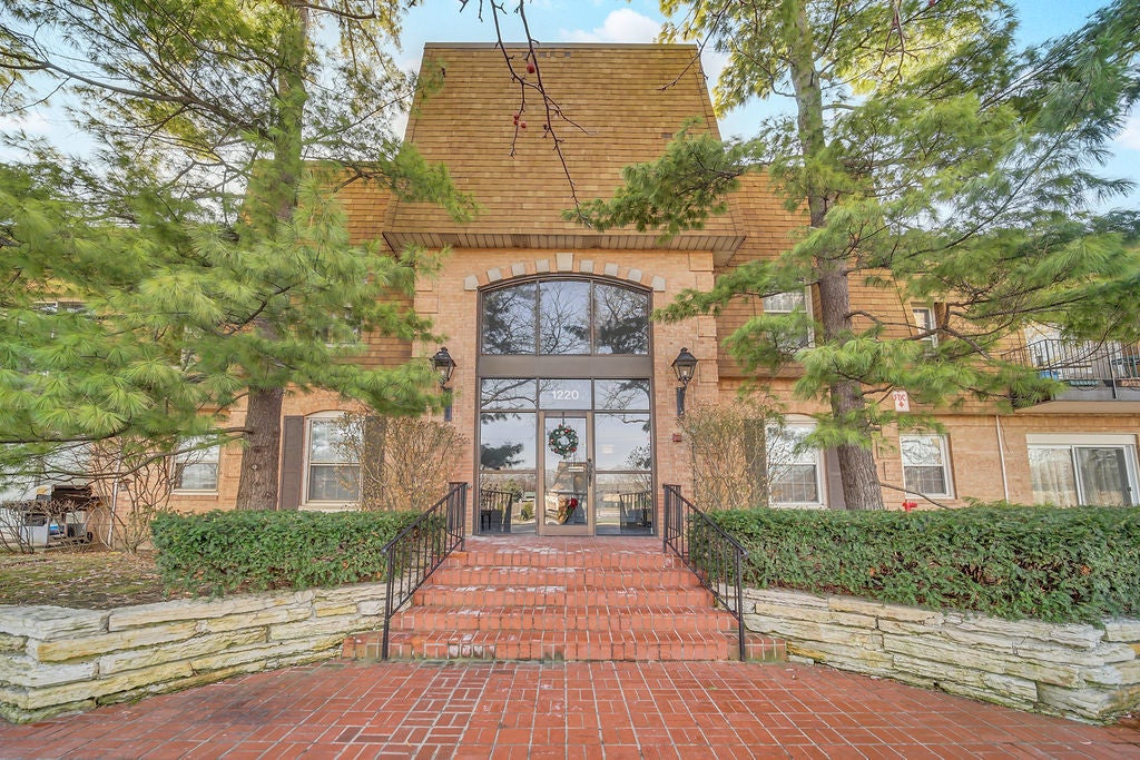 1220 Park Avenue W 134, Highland Park, 60035