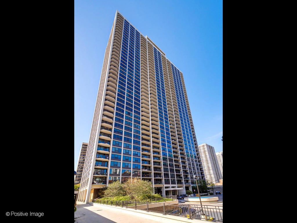 1560 North Sandburg Terrace 1609j, Chicago, 60610