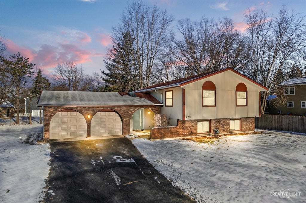 425 Carriage Hill Road, Naperville