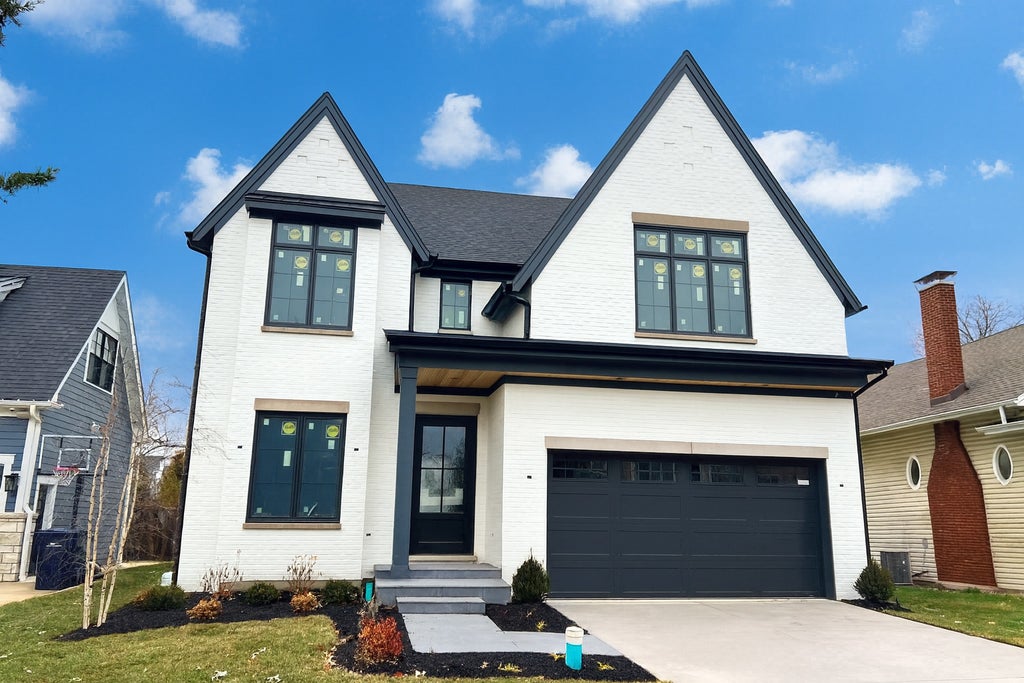 196 North Walnut Street, Elmhurst